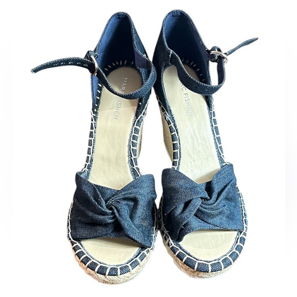 NWT Marc Fisher Karli Navy Blue Canvas Denim Espadrille Wedges 9M, Sandals Strap - Picture 2 of 10